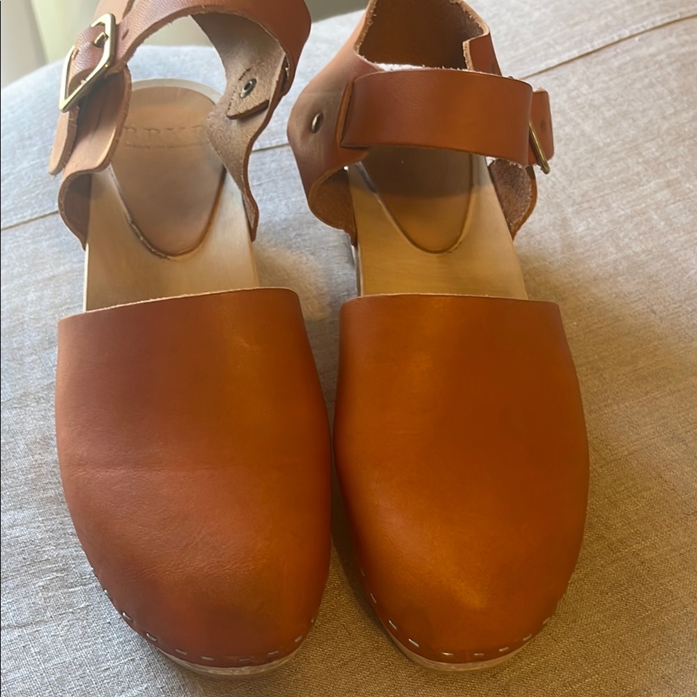 Bryr Clogs - image 2